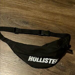 NWOT Hollister Fanny pack. Black